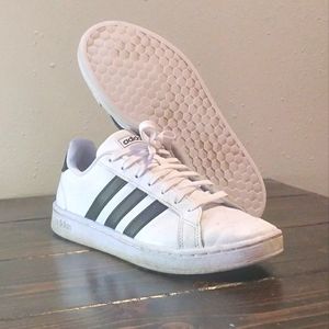 Adidas Grand Court 2.0 Size 8 White and Black
